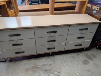 Vintage Mid-Century 9-Drawer Lowboy Dresser / Credenza