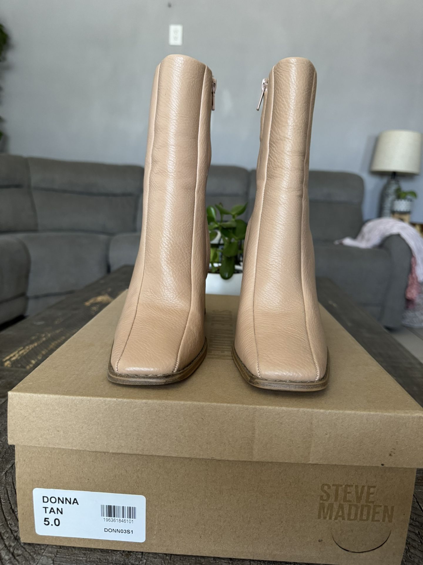TAN VEGAN LEATHER Steve Madden Heeled Boots Size 5.5