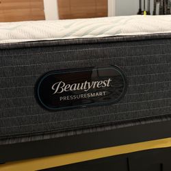 ‘Like New’ Beauty Queen Mattress