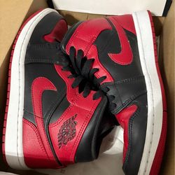 Nike Air Jordans 1 Mid