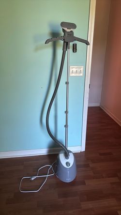 Salav. Garment Steamer