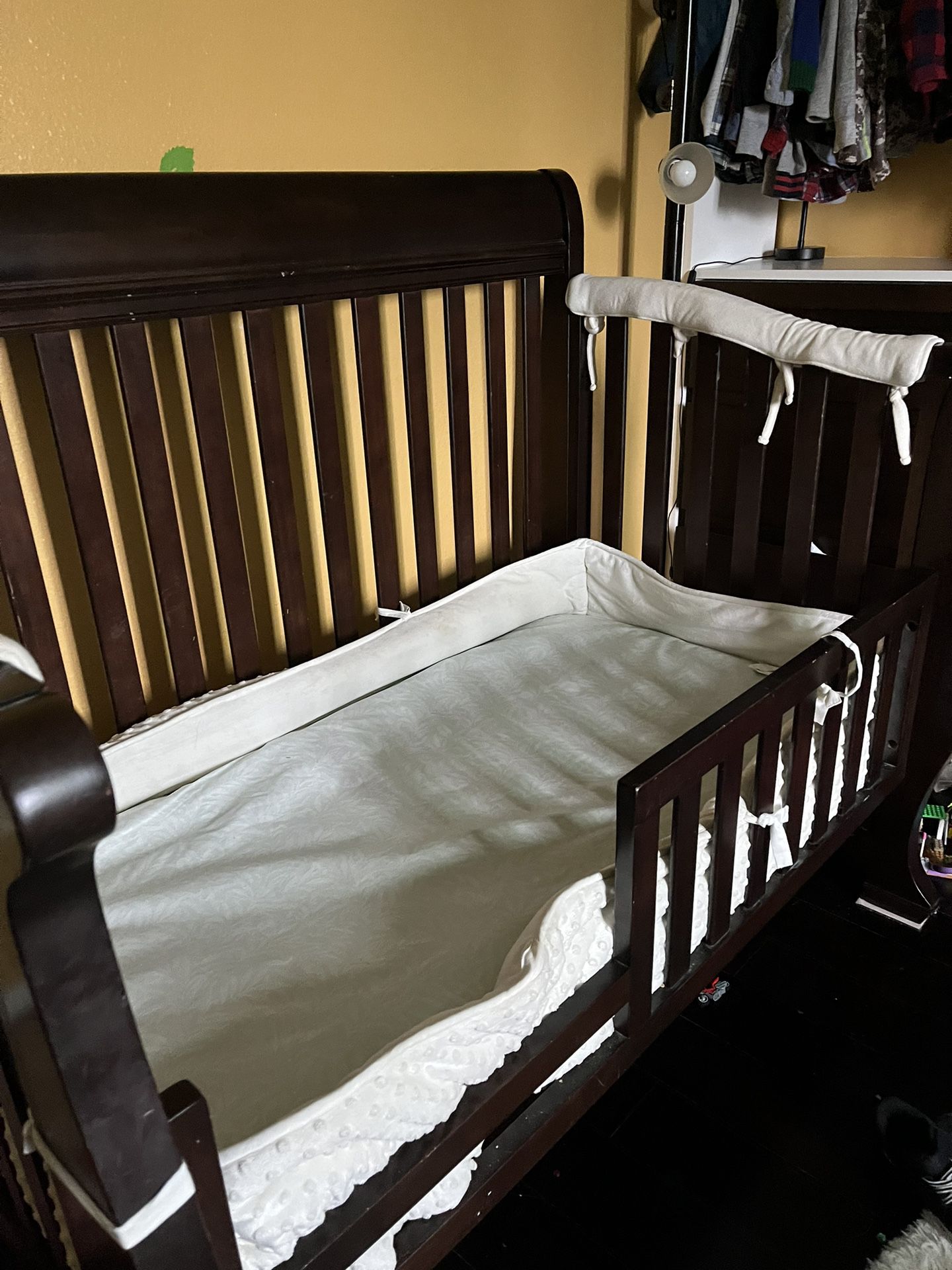 Heavy duty toddler bed w/mattress
