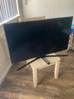 40 inch Samsun tv with remote. No cables