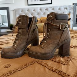 Size 8 Guess Boots