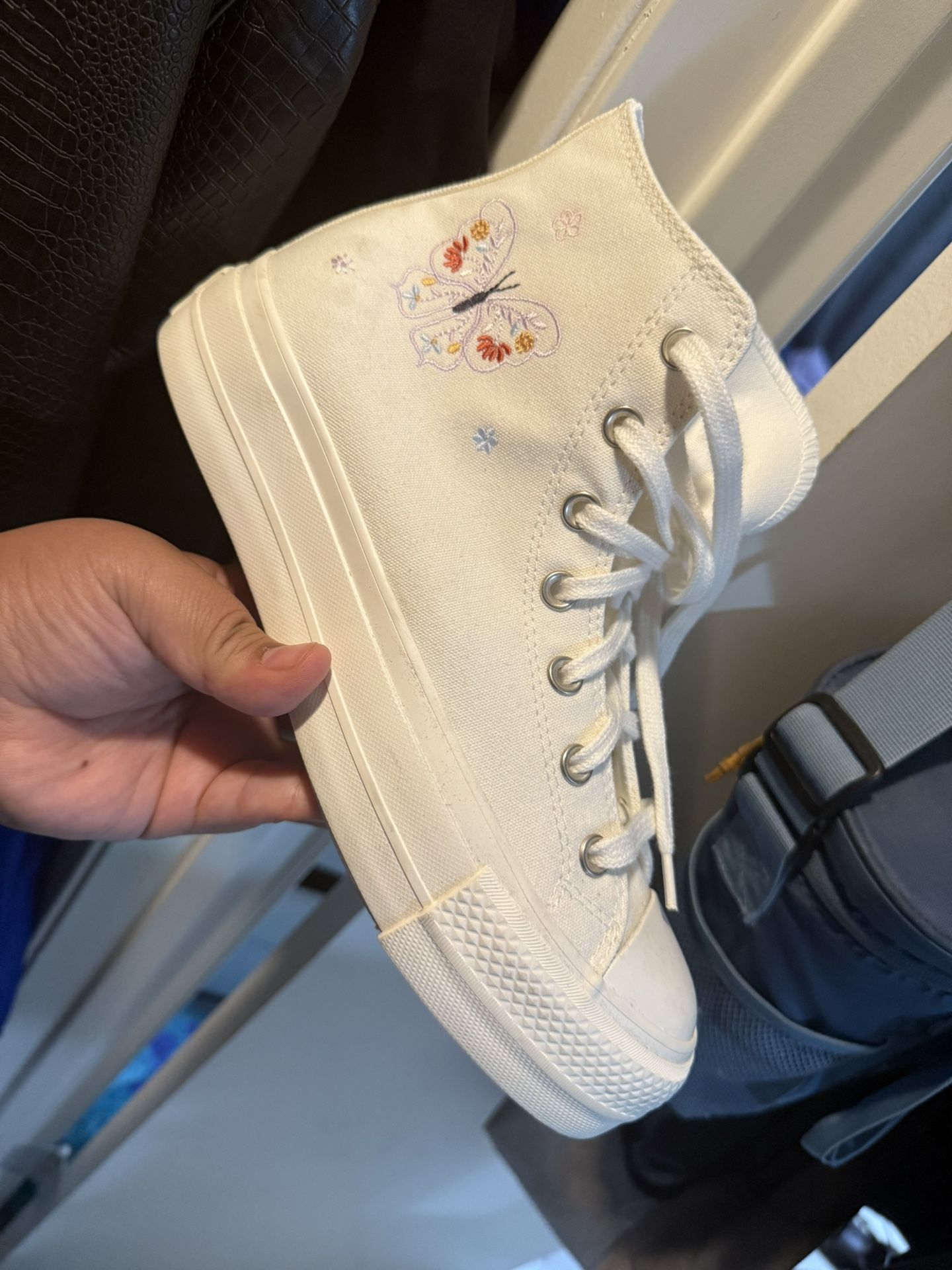 BRAND NEW CONVERSE