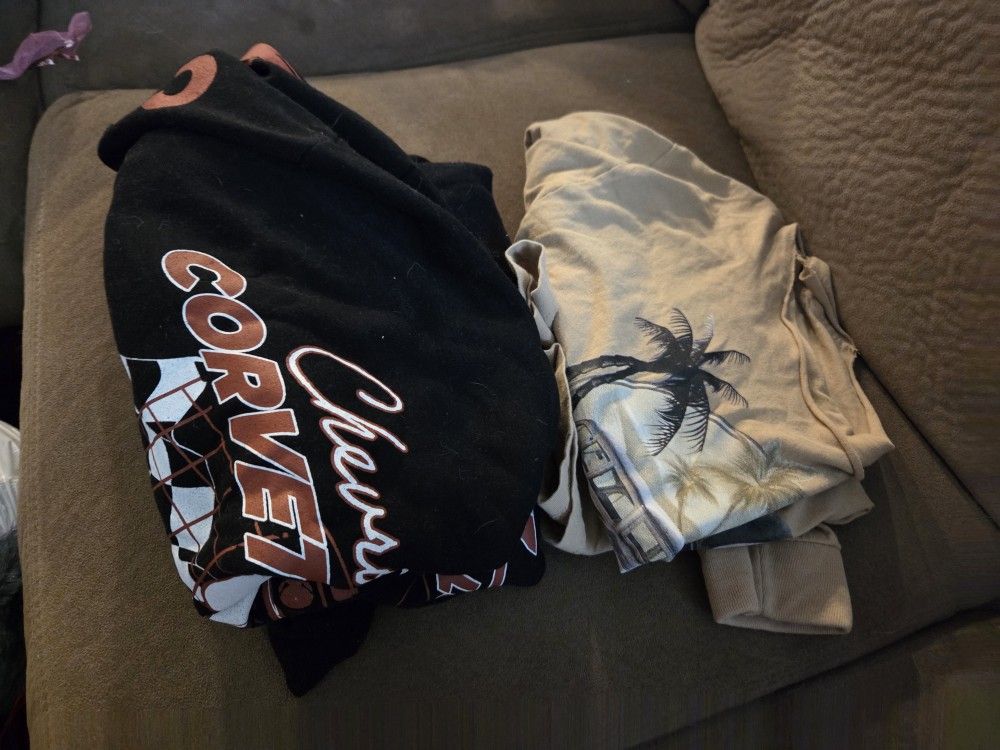 2 Car Sweatshirts L