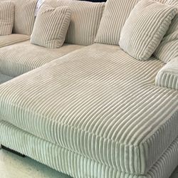 [OM] 🟪 Only $45 initial then take it home 🏡 Brand New Lindyn 3 Piece Sectional With Chaise 