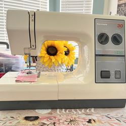 KENMORE SEWING MACHINE & Hard Case