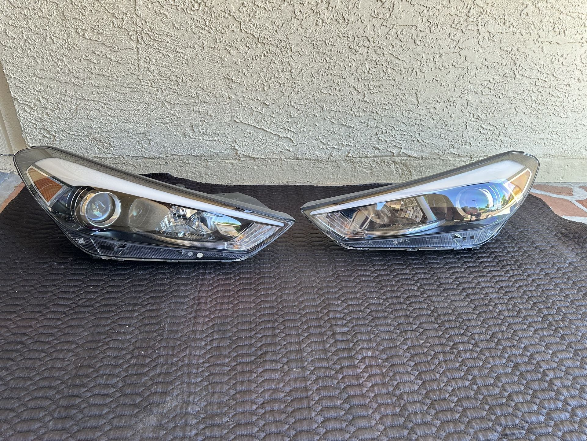 Hyundai Tucson Headlight 2016-2018, Hyundai Tucson Headlamp, OEM ORIGINAL HYUNDAI PART, $180 EACH SIDE