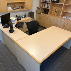 Large U Shaped Office Desk /cabinet 