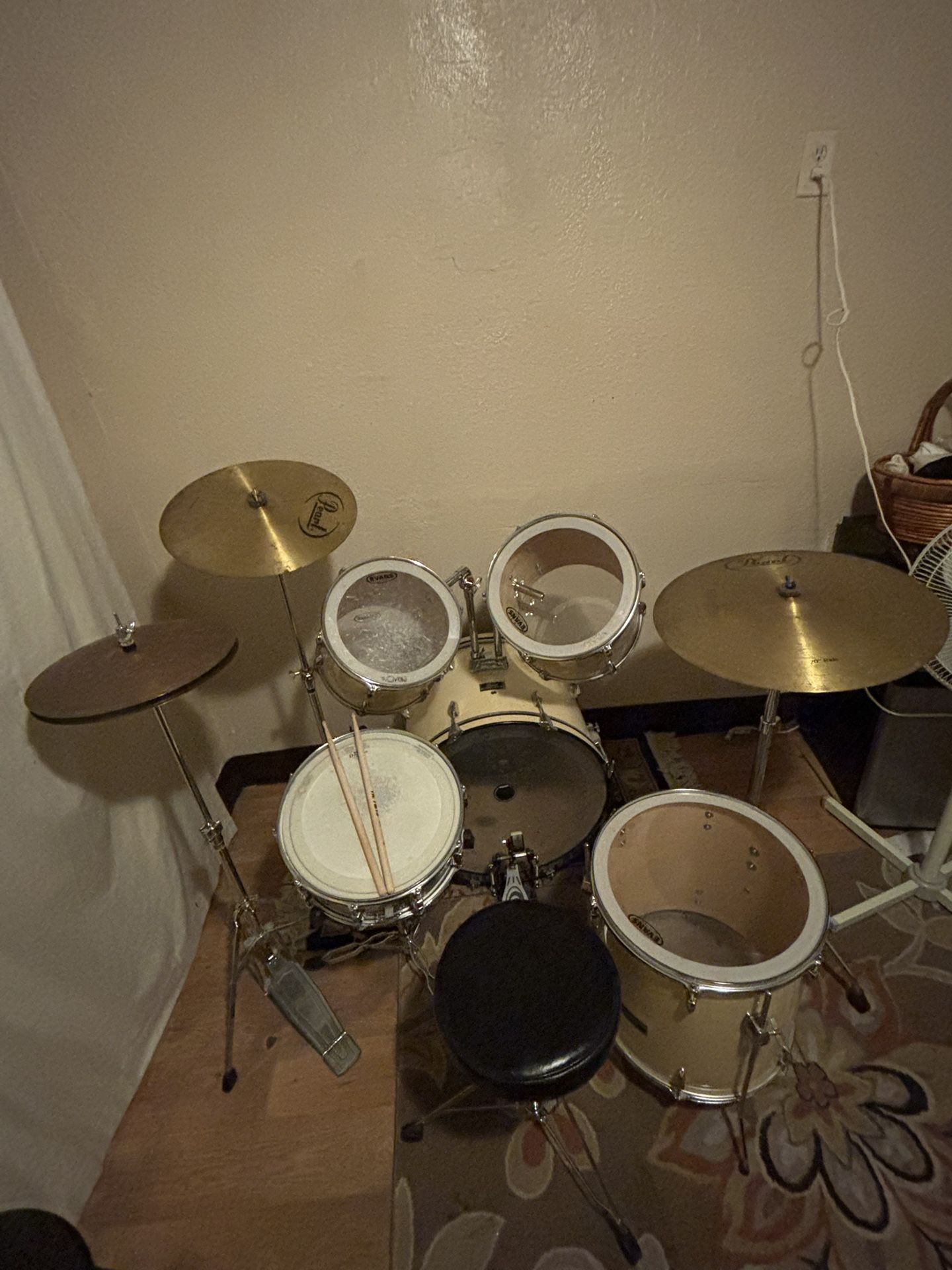 Pearl Brand Drum Set