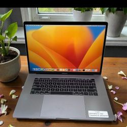 Apple MacBook Pro 15" 2018 i7 2.6GHz 16GB RAM 500GB SSD Silver A1990