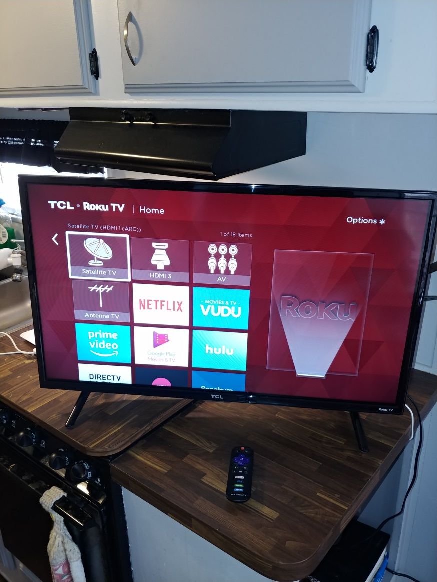 TCL 32S325 32 Inch 720p Roku Smart LED TV (2/2018)