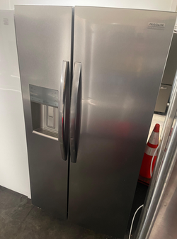 Frigidaire Gallery Side‑by‑Side Fridge – Stainless, Ice/Water Dispenser