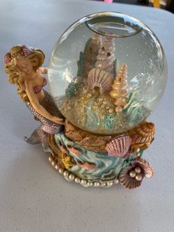 Mermaid snowglobe/glitter globe/ Music Box