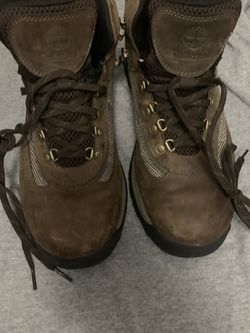 Men Timberland hiking boots size 11 (not for wide feet)