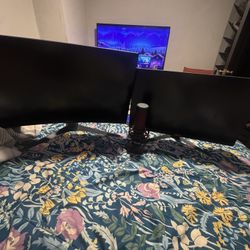 Asus gaming Monitors And Hyper X Quadcast Mic 