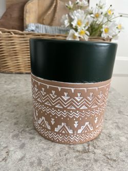 Ceramic planter $5