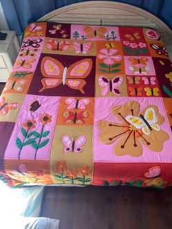 Vintage hand sawn appliqué butterflies flowers quilt
