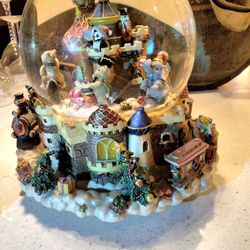 Santa Claus Is Coming To Town Snow Globe Rare