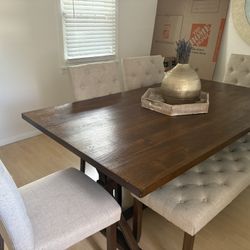 dining room table and chairs set