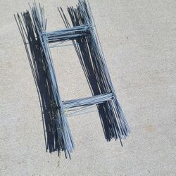 Sturdy Metal Wire Step Stake For Yard Signs 