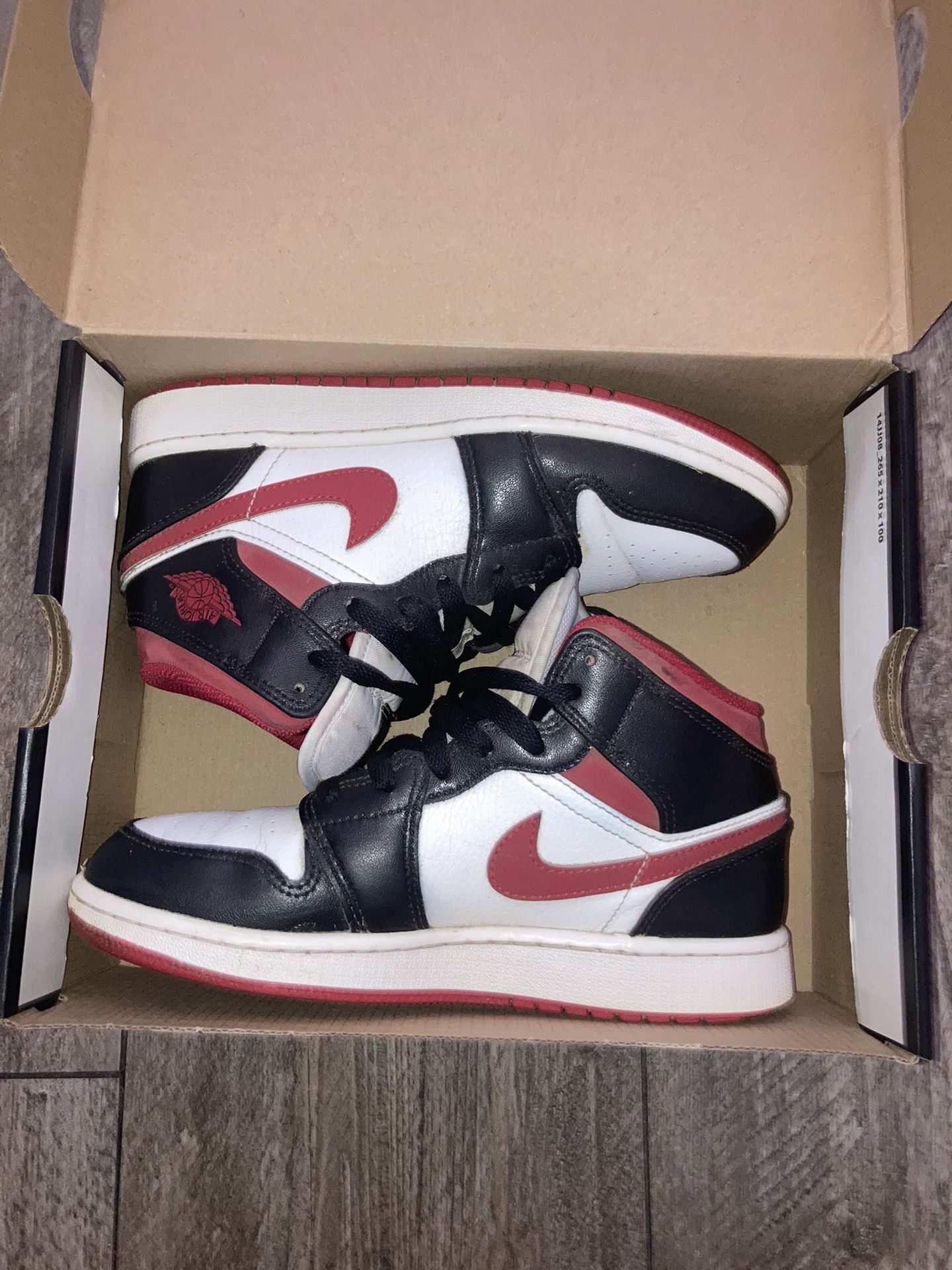 Jordan 1 “Gym Red” Size 4 GS