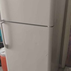 Frigidaire Refrigerator 