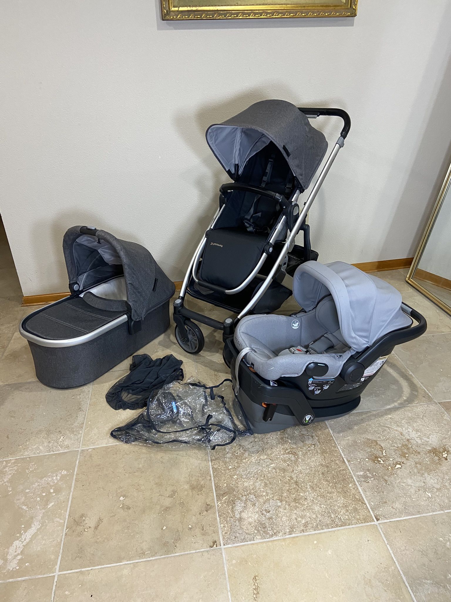 Uppababy Cruz V2 Stroller with Bassinet and Car Seat Grey