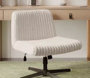 Viral Criss Cross Office Chair – Cream/White Bouclé Style