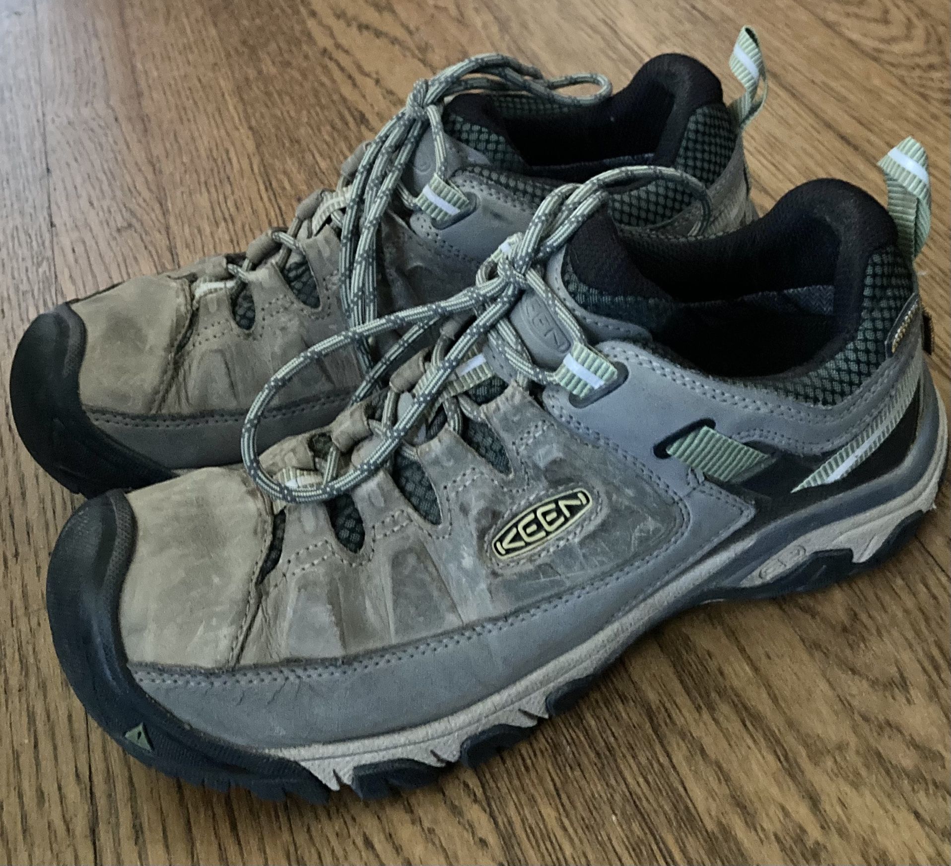KEEN HIKING SHOES