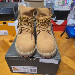 Kids Timberland BOOTS Size 4  TAN
