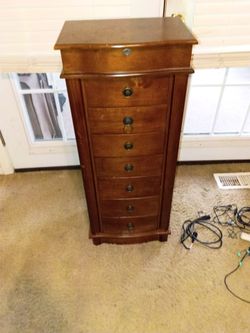Locking jewelry cabinet,has original key.