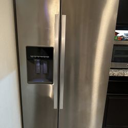 WHIRLPOOL REFRIGERATOR 