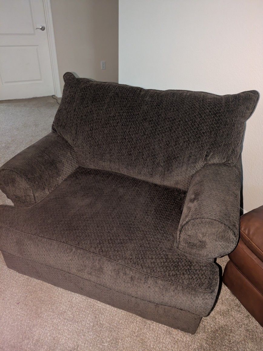 Soft Wool-Adjacent comfy Arm-chair