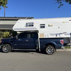 2002 Sunlite Truck Camper – 6 ½ ft Bed