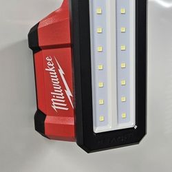 Milwaukee
M12 ROVER Service and Repair Flood Light 