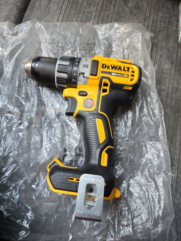 DEWALT 20VMAX XR BRUSHLESS 1/2"(13MM) CORDLESS DRILL DRIVER LAKE NEW