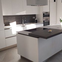 Custom Kitchen Cabinets 