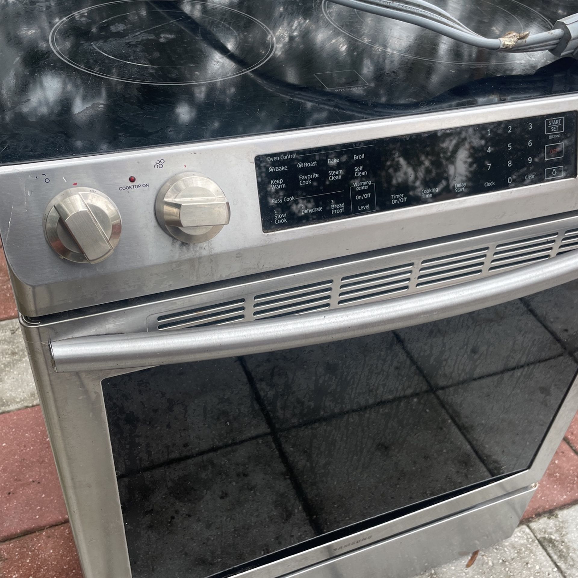 TWO Stoves  For  Parts. NOT wORKING