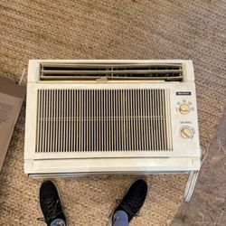 Quasar Window Mounted Ac Unit 11500 BTU 