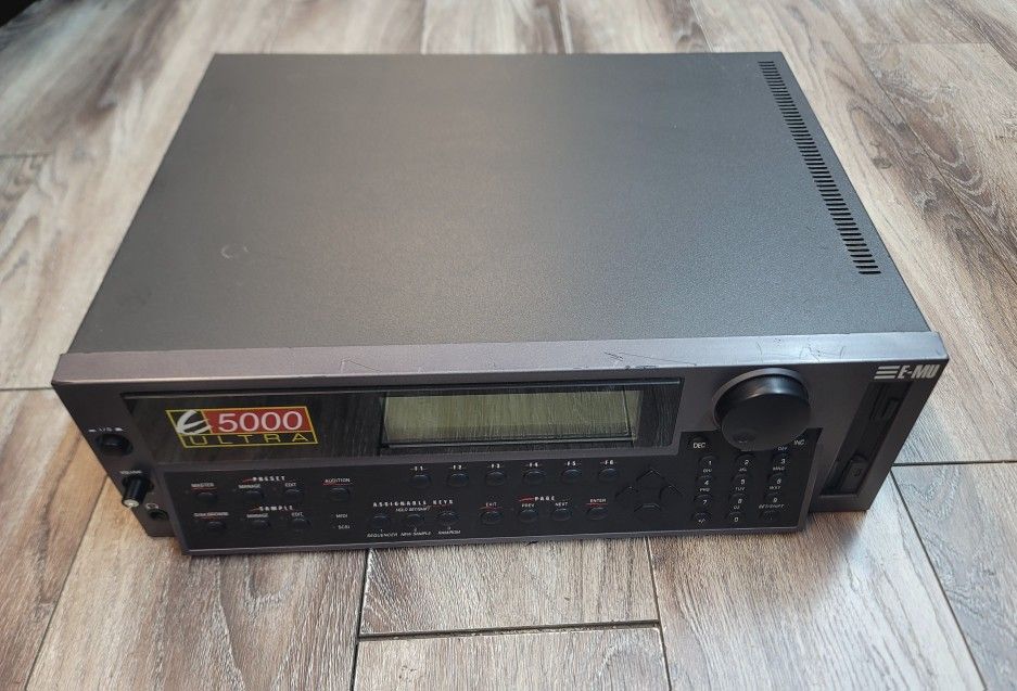 E-MU Systems e5000 ULTRA Sampler Synthesizer