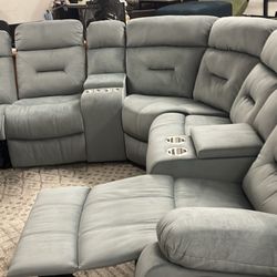 New Fabric Recliner Sectional Couch / Free Delivery 