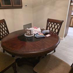 Dining Room Table & Chairs