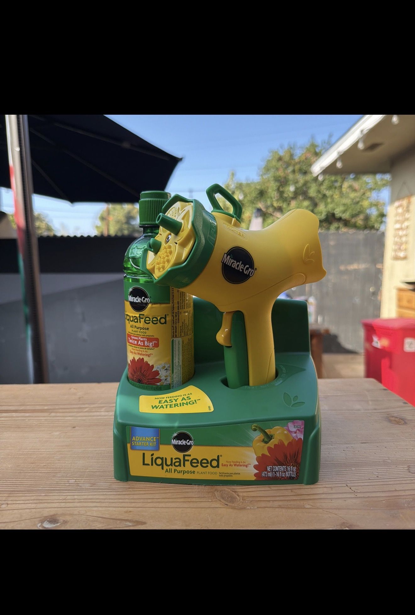 NEW. Miracle-GRO LiquaFeed Advance Starter Kit with Garden Feeder