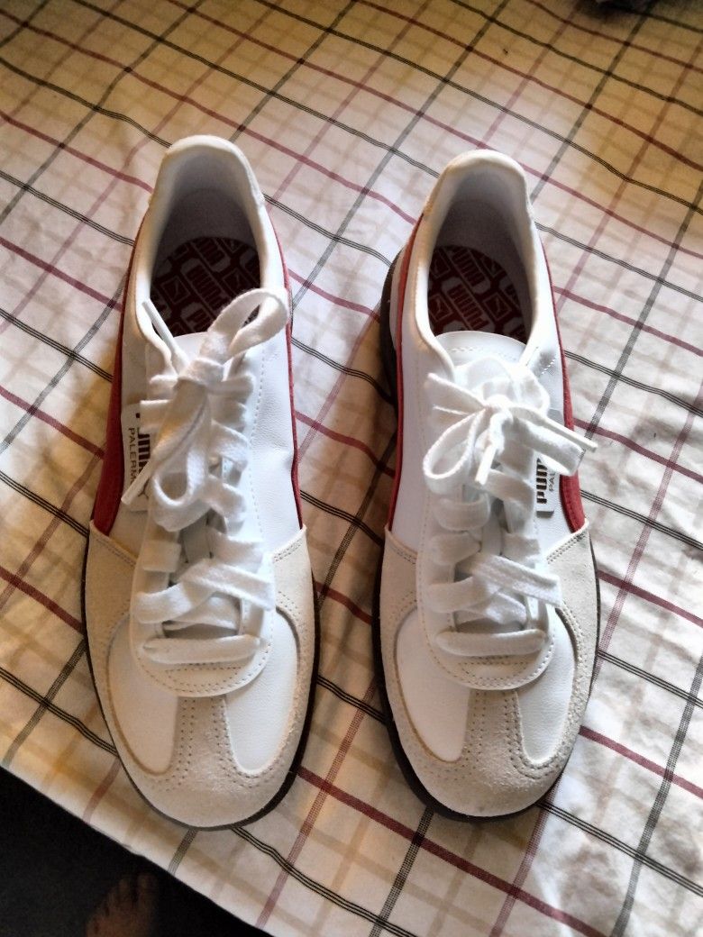 Men's Pumas Shoes Size 10