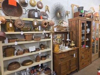 Lg. Collection of Antique, Vtg., Copper, Brass, Molds, Kettle, Decor