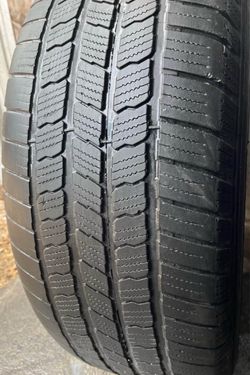 1 tire 275 55 20 Michelin