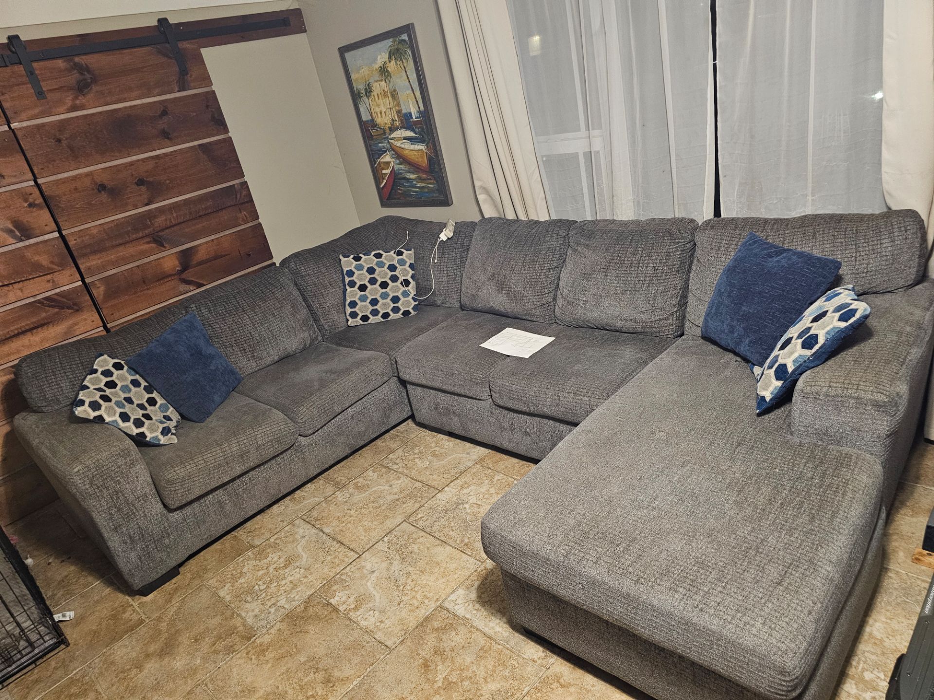 SECTIONAL LIVING ROOM FURNITURE