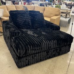 Beautiful Chaise With USB And Cup Holders 